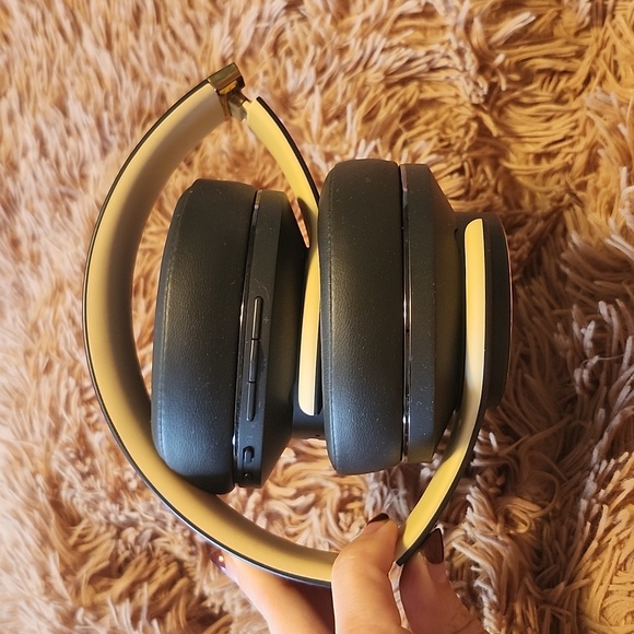 🌺3/$50 Doqaus Wireless Headphones - Picture 3 of 7